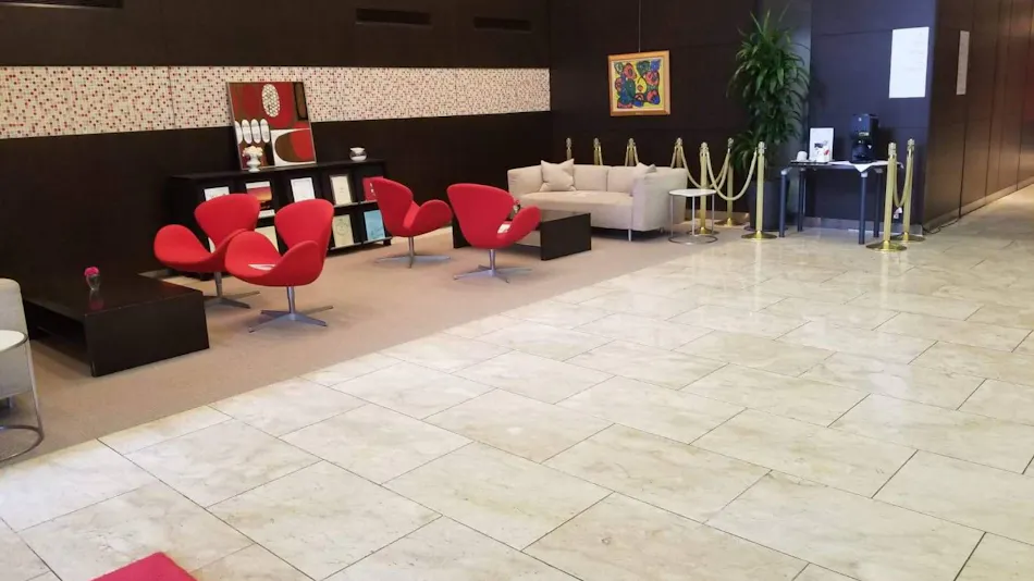 Hamilton Hotel - Red -