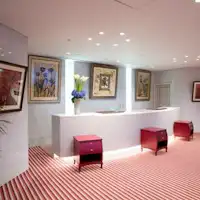 ホテル2階フロントロビー