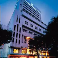Hotel Grace Shin-Yokohama di malam hari