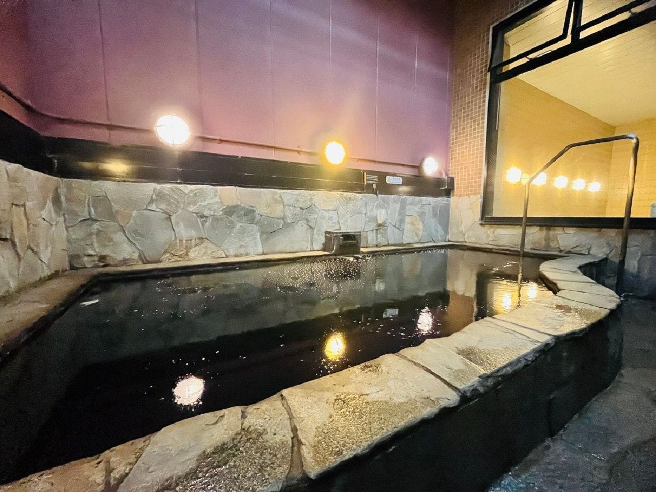 여성 전용 대형 노천탕