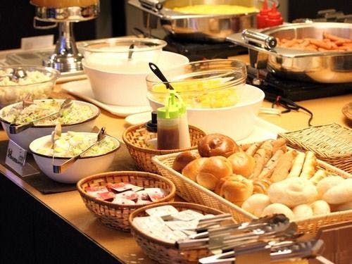 Layanan sarapan gratis pukul 06:00 hingga 09:30.