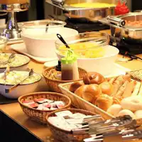 Layanan sarapan gratis pukul 06:00 hingga 09:30.