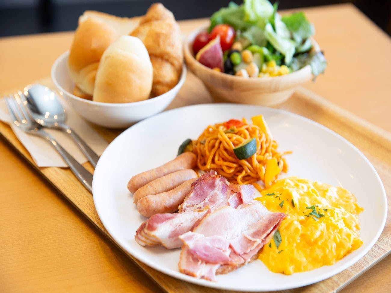 朝食盛り付け例