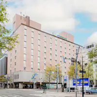 ホテル目の前に提携駐車場がございます。