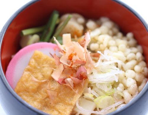 きしめん　※季節によりたぬきそばに変更