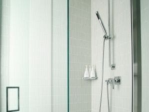 清潔感を重視したシャワーブース。