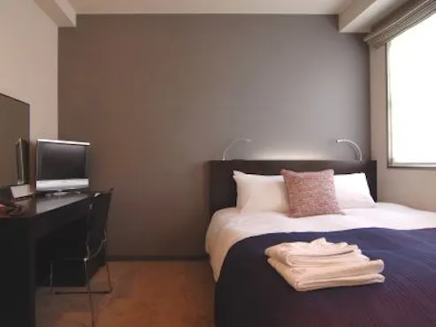 シャワーブースを備えたダブルルーム。