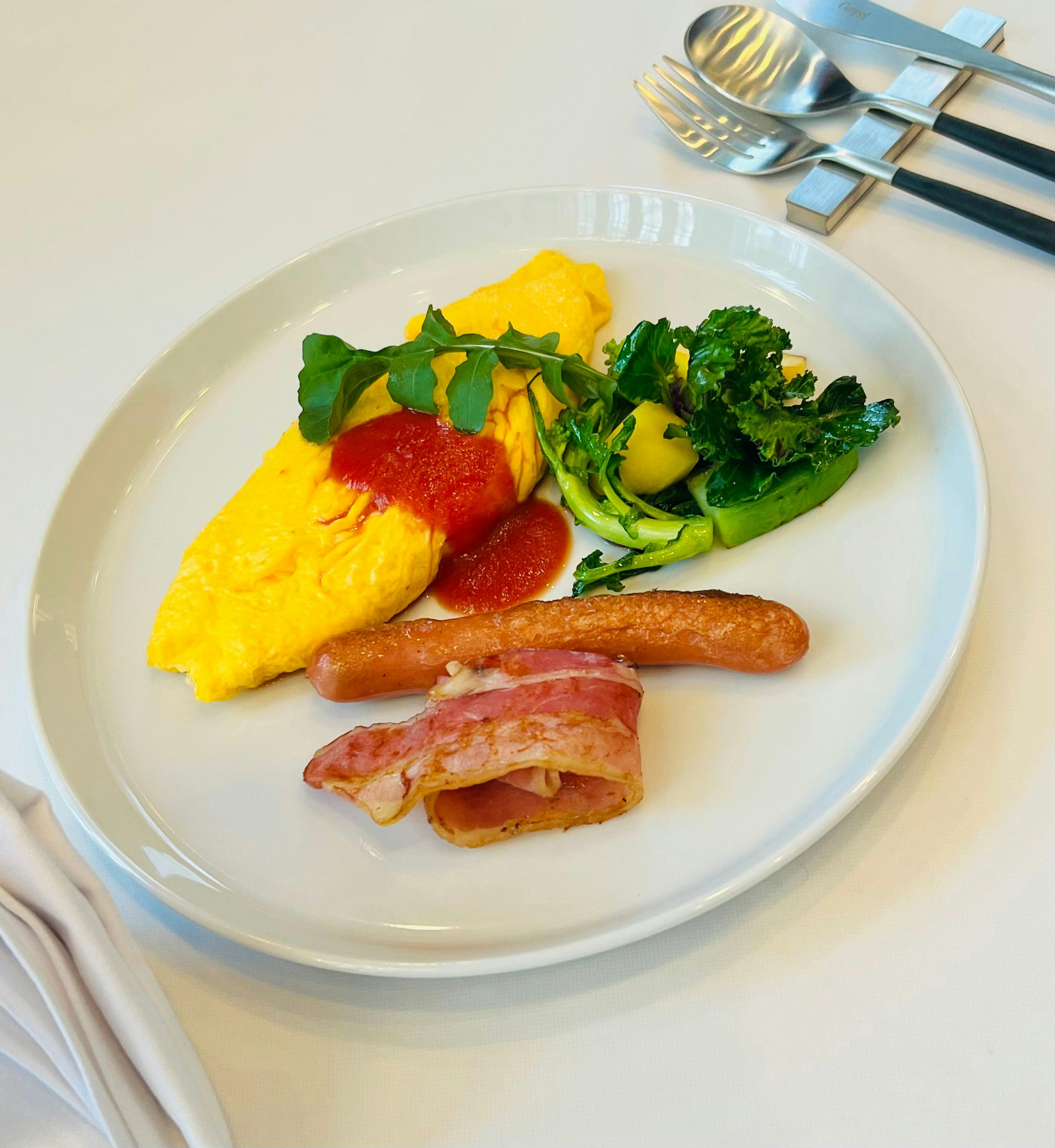 オムレツと契約農家地元野菜のグリル添え