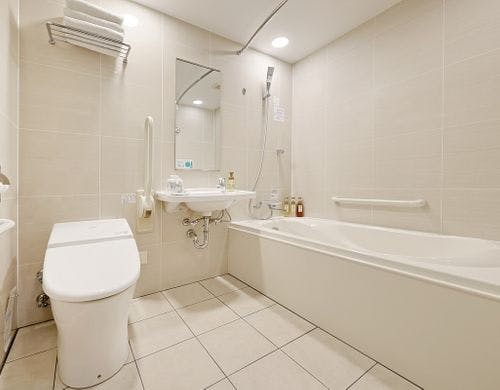 ユニバーサルルーム(バスルーム)