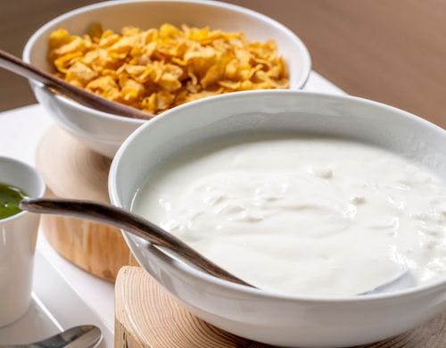 朝食(シリアル・ヨーグルト)