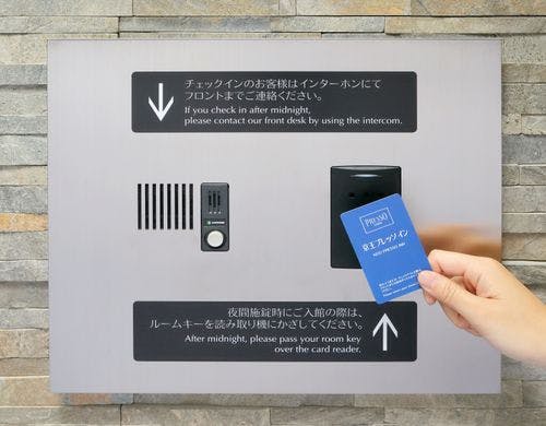 正面玄関　セキュリティー