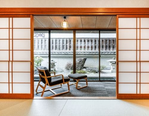 坪庭付き和室32平米