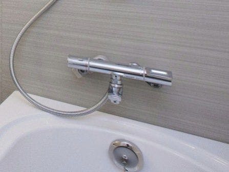 温度調節が便利なサーモスタット水栓を採用