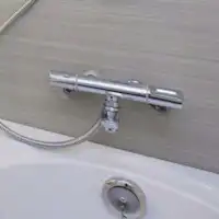 温度調節が便利なサーモスタット水栓を採用