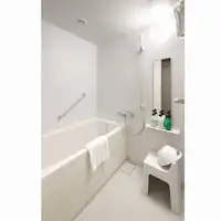 Kamar mandi dengan area cuci