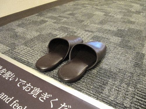 室内は靴を脱いでお寛ぎください。