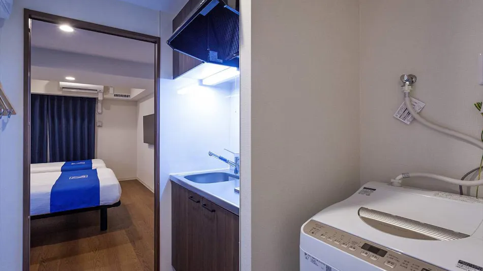 Condominium Resort Naha Living Inn Asahibashi Station Front Premier & Annex