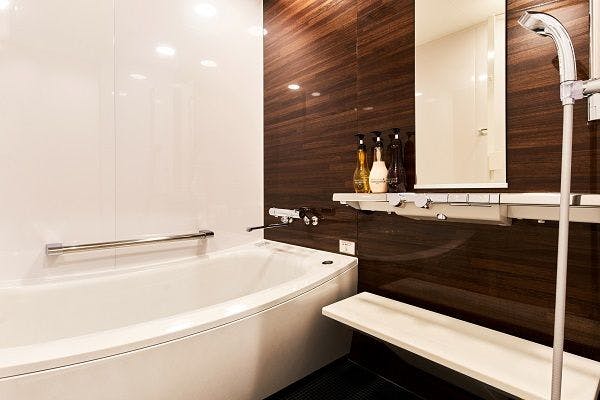 足をゆったり伸ばせるバスタブ☆