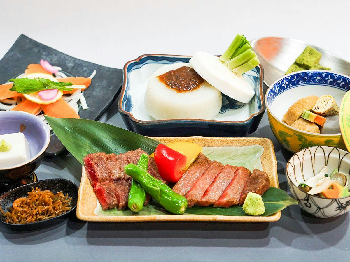【朝・夕2食付き】料理長おすすめ近江牛＆国産和牛ステーキ豪華食べ比べコース