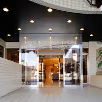 正面エントランス