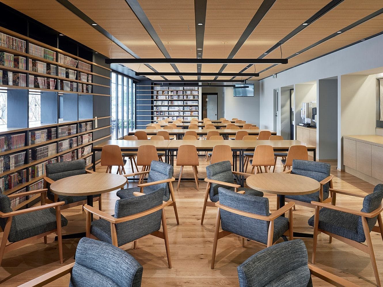 ห้องสมุด & เลานจ์