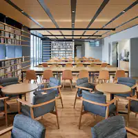 ห้องสมุด & เลานจ์