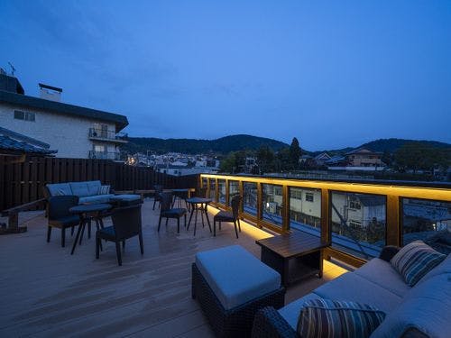 屋上テラス（夕）