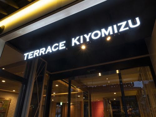 エントランス（夜）