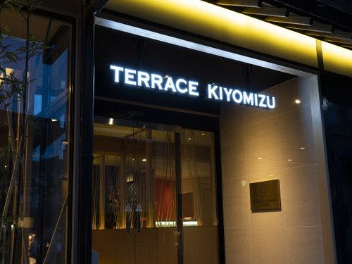 エントランス（夜）