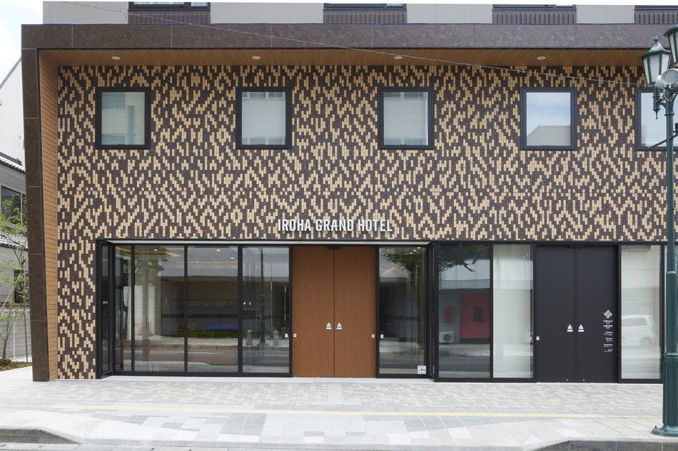 ホテル入口・昼