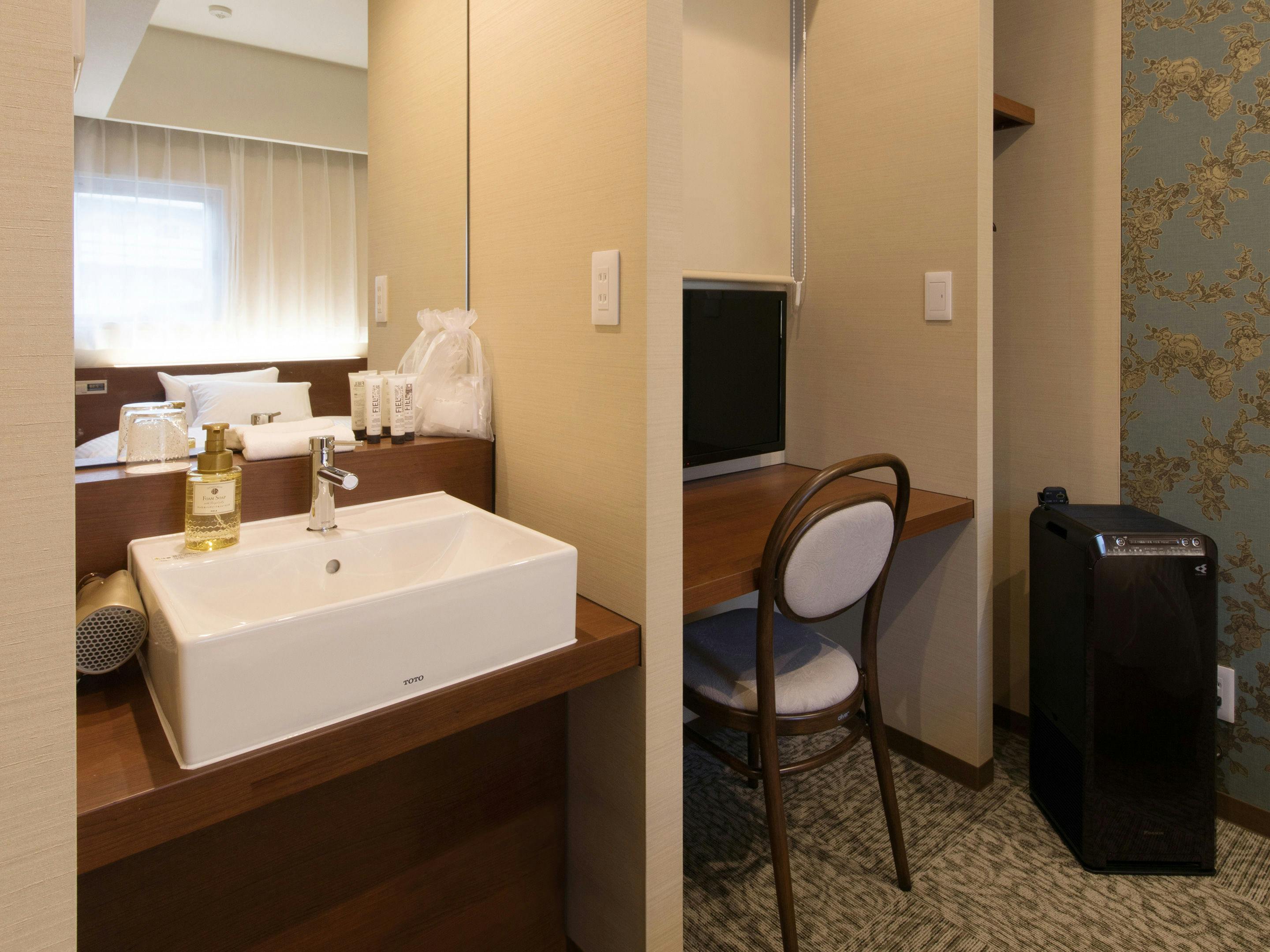 S．TRAINING CENTER HOTEL OSAKA
