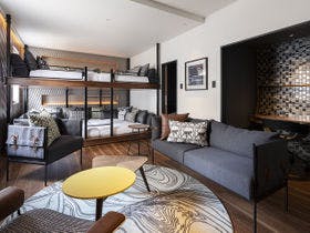 THE LIVELY 博多福岡