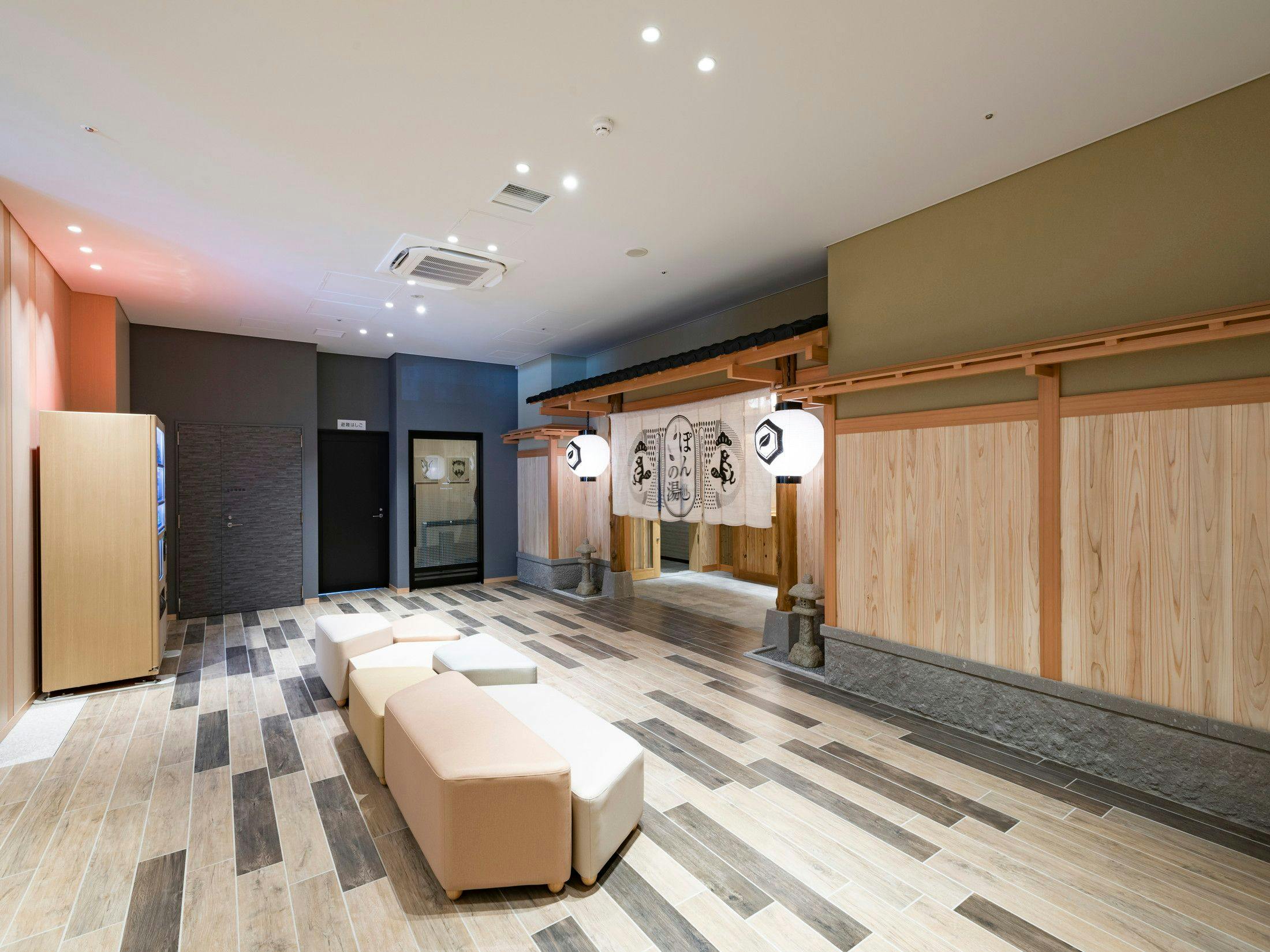 ล็อบบี้หน้าห้องน้ำพุร้อนขนาดใหญ่ 'Pon no Yu'