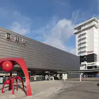 ออกจากสถานี JR Hakodate แล้วเลี้ยวซ้ายทันที (เดินประมาณ 1 นาที)