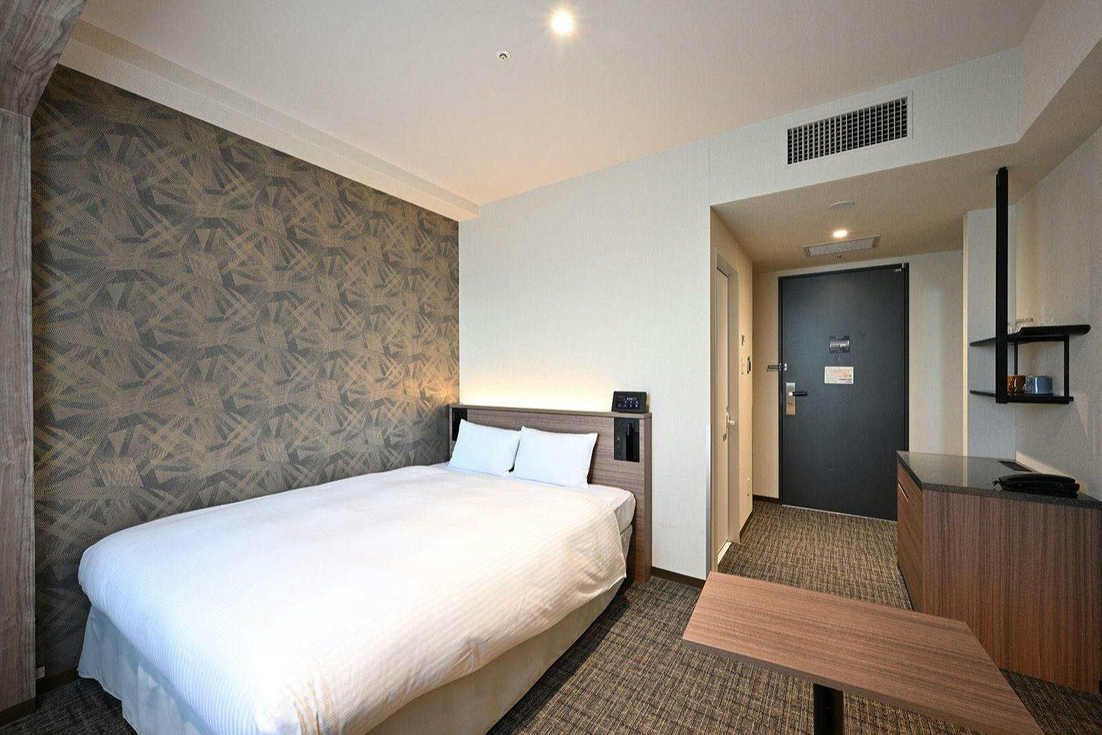 17～18平米/ベッド幅160センチx200センチ