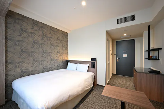 17~18平米/ベッド幅160センチx200センチ