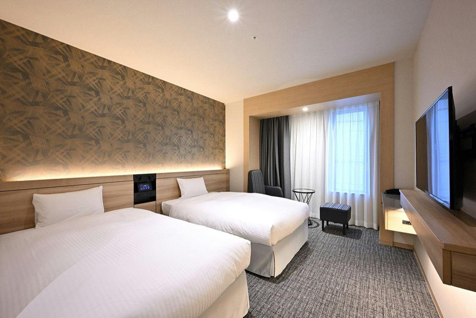 24平米/ベッド幅110センチx200センチ