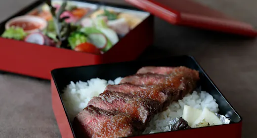 お部屋で楽しむ「ステーキ弁当」付プラン