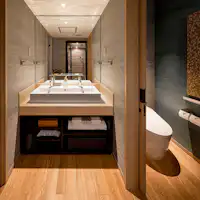 高级豪华双床房,独立洗手台及卫生间。