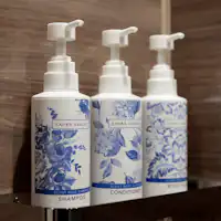 所有房间均使用Laura Ashley。