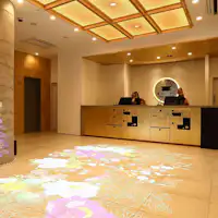 ล็อบบี้พร้อมการฉายภาพที่เลียนแบบคางะยูเซ็น