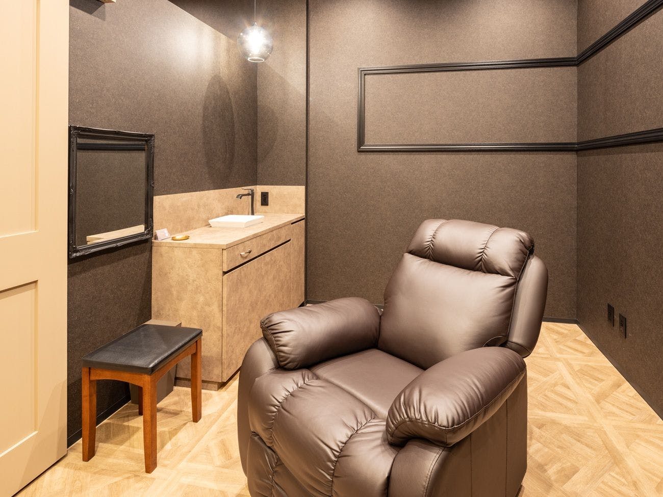 【2階】：Salon＆spa「Sou」