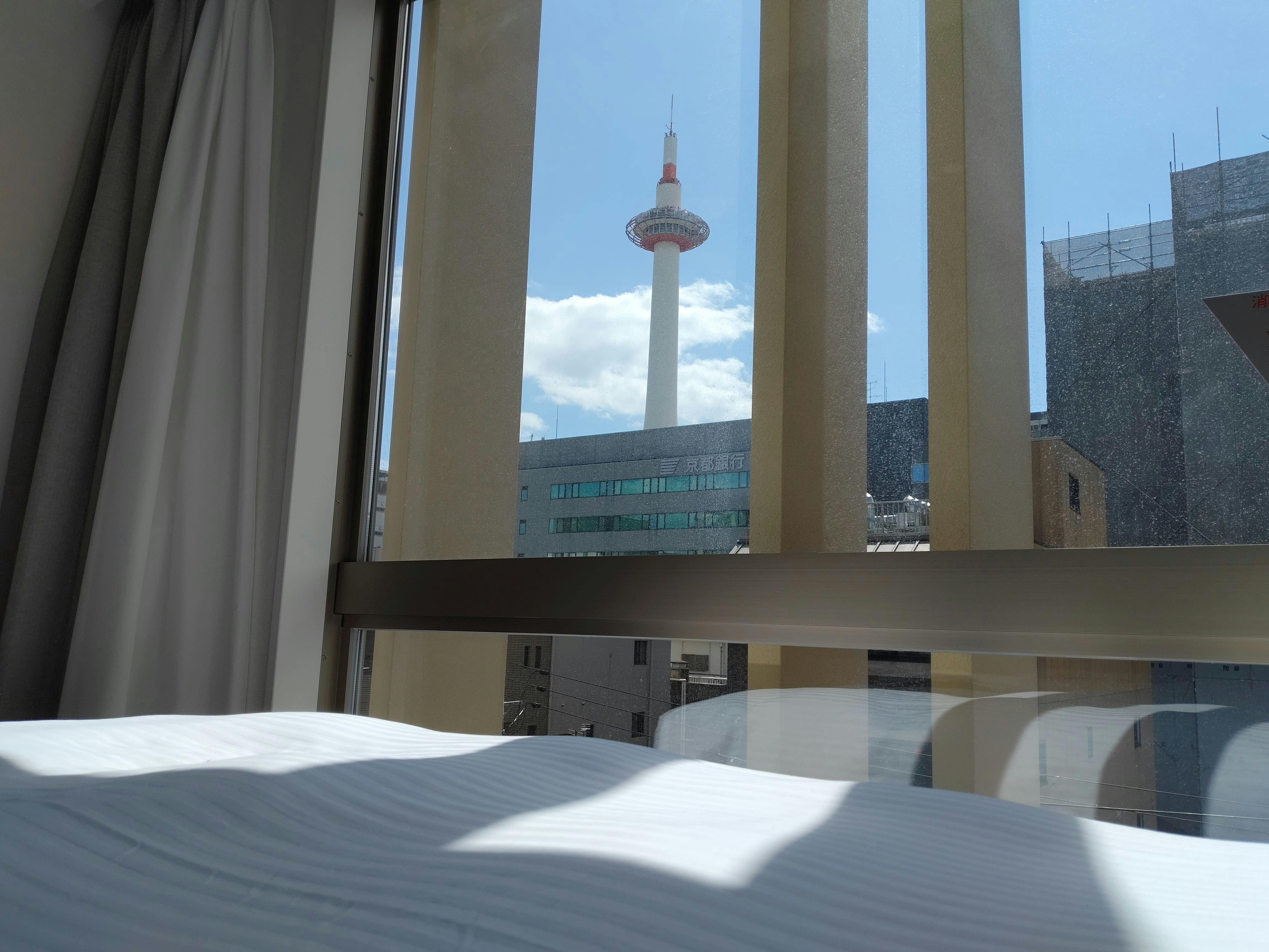 部屋から見る京都タワー