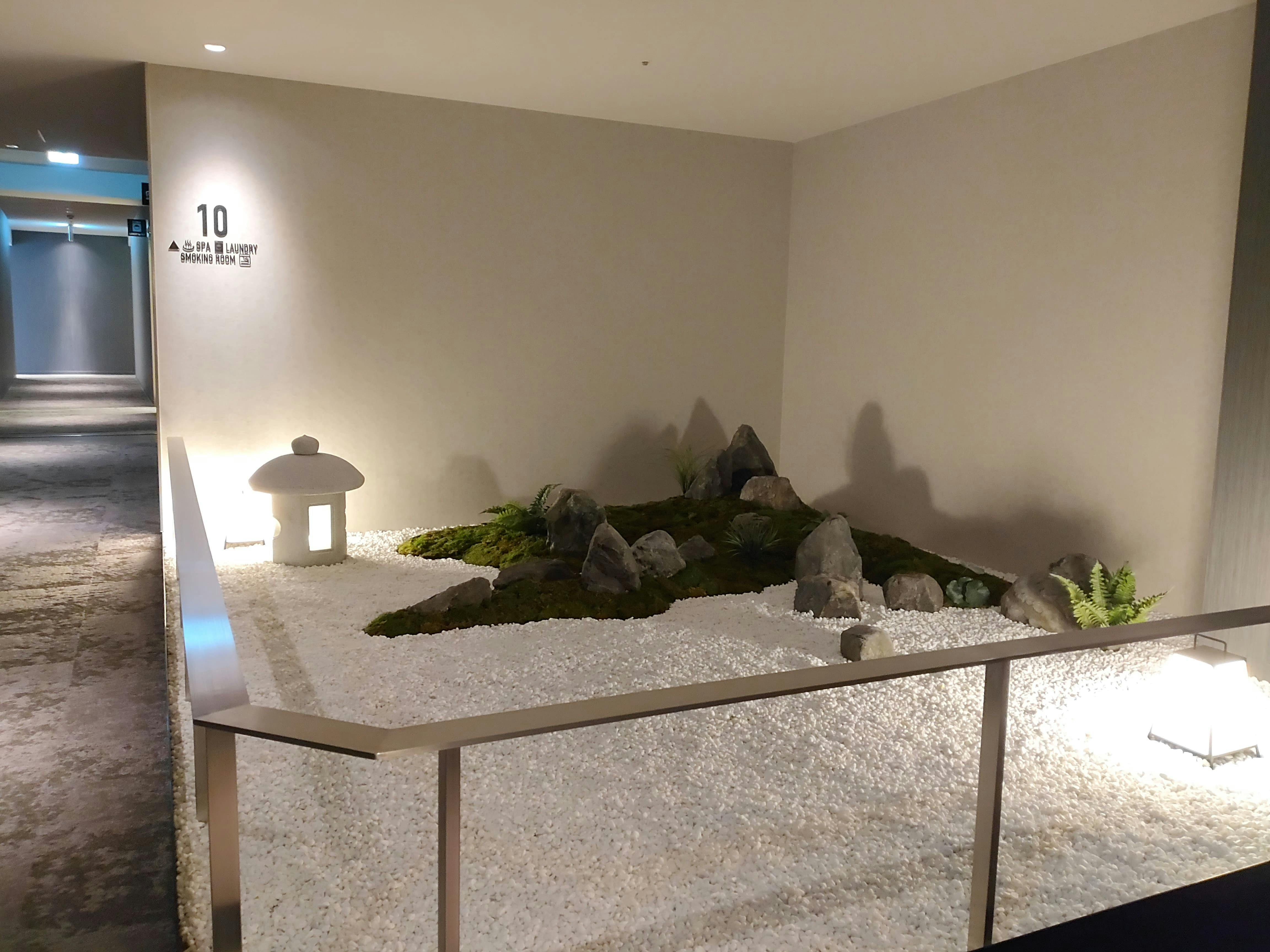 EVホール　坪庭