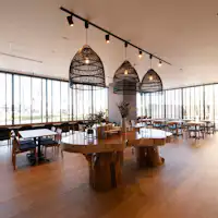 ร้านอาหารชั้น 1 (สถานที่รับประทานอาหารเช้า)