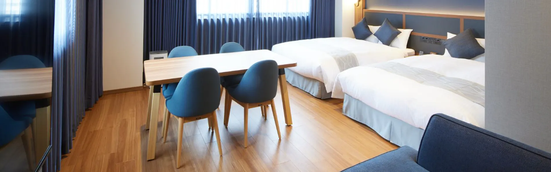 HOTEL SAILS