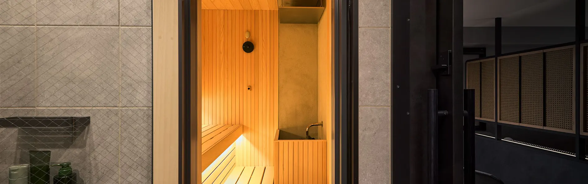 BASE LAYER HOTEL NAGOYANISHIKI