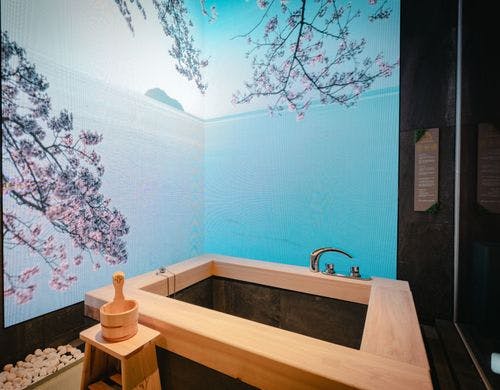 客室内のお風呂（電子モニター付き