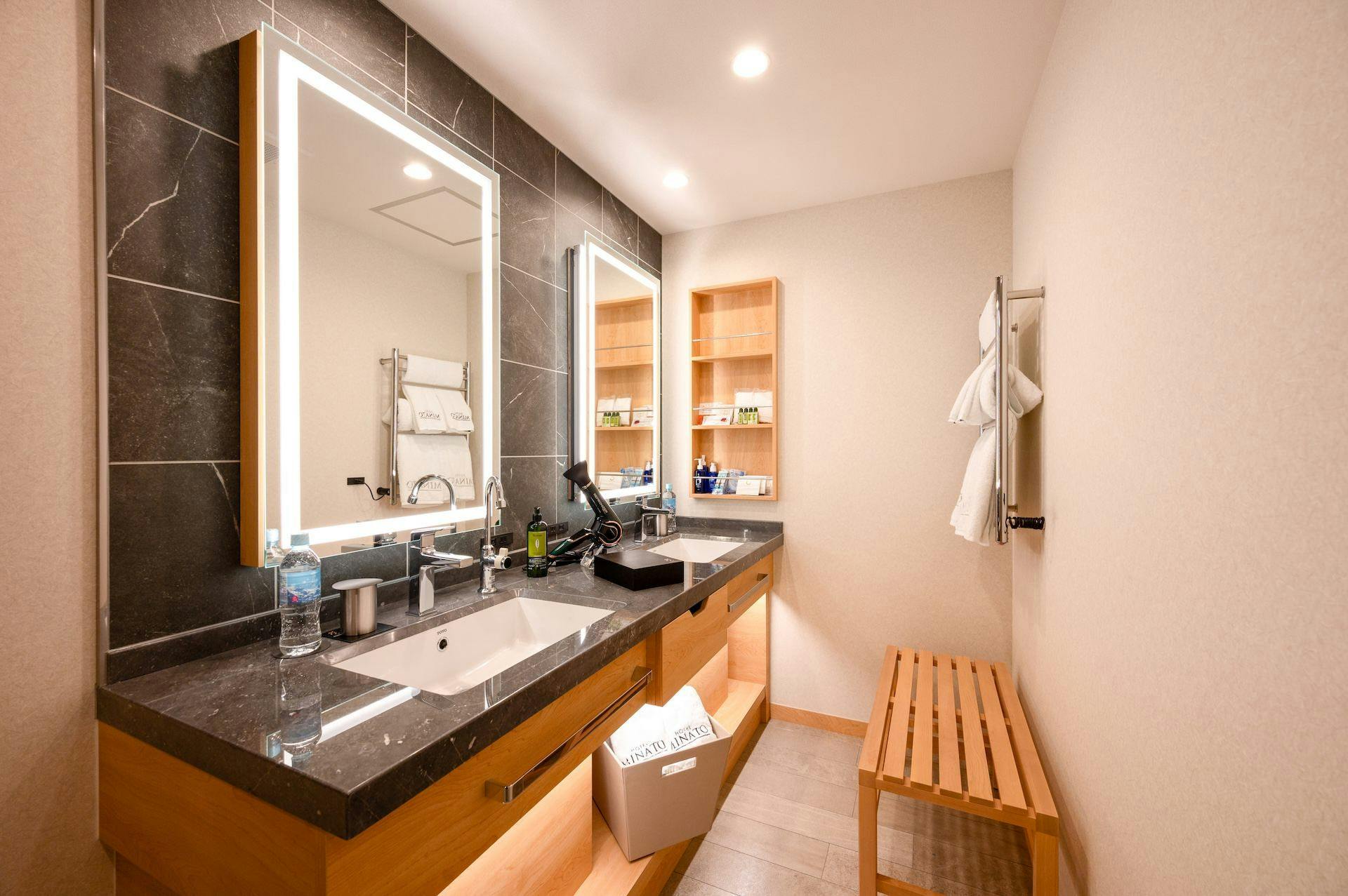 HOTEL みなと 新宿