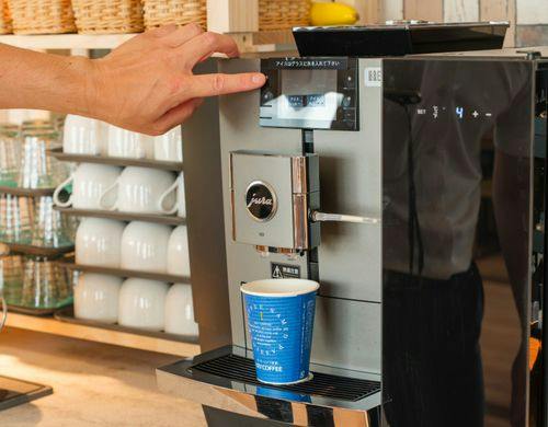 レストランのコーヒーは焙煎ドリップ式